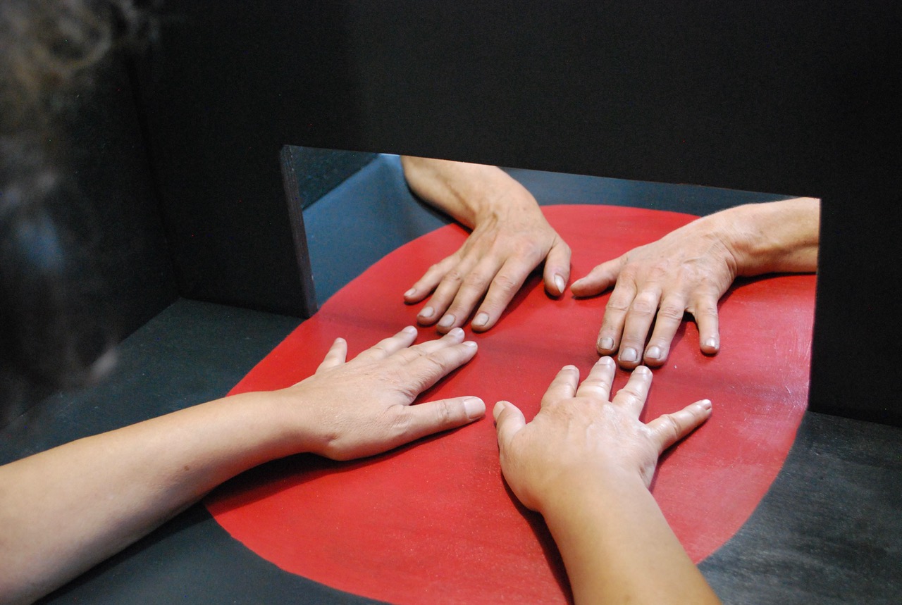 Hand in hand/Main dans la main